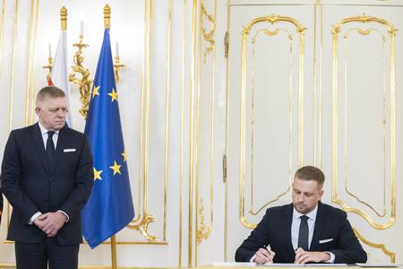 Kamil Šaško (r) is the new health minister.