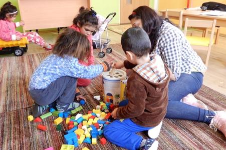 Integration/inclusion of Roma children is crucial, illustrative stock photo.