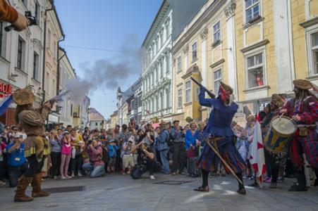 Bratislava city gates unsealed, summer tourist season kicks off