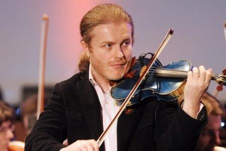 Pvael Šporcl will play with Slovak Sinfonietta (ŠKO)