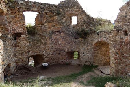 Pot, pipes and cannonballs: archaeologists research in Fiľakovo
