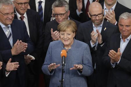 Angela Merkel (C) won again the German election. 