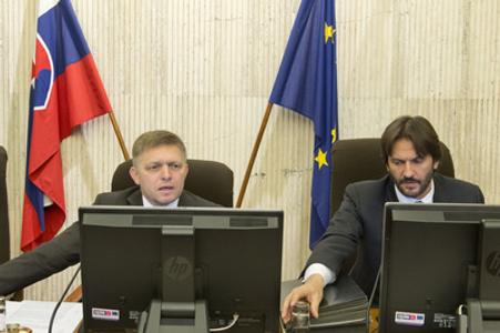Fico with Kaliňák at a government session.