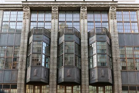 Shapira_Lectur: detail from the facade of architect Arthur Baron_Fleisch