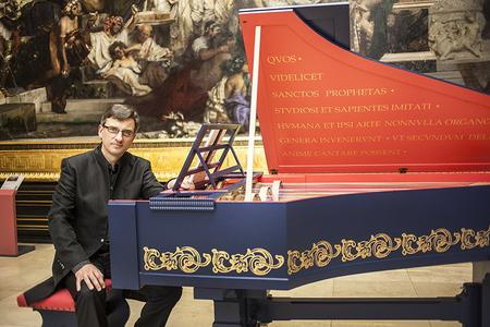 Slawomir Zubrzycki and his viola organista 