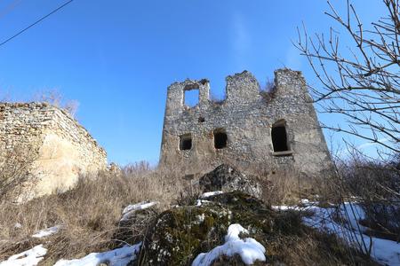 These castle ruins of Dúbravica are near Banská Bystrica. Have you visited them yet?
