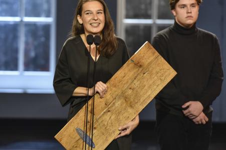 Lucia Korená (L) receives the Dosky 2017 award for the Best Actress, October 15.