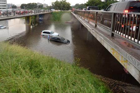 Insurers and the Finance Ministry are haggling over insurance tax