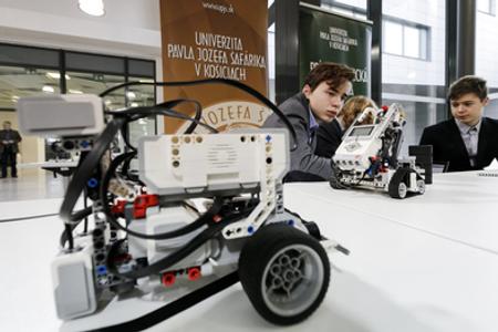 Robotic team TALENTUM from Košice at the presenattion of IT Academy project, Novemebr 13.