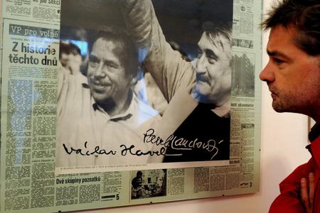 Exhibitions, discussions and other events try to commemorate the 1989 toppling of communism. 