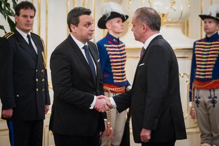 Speaker of Parliament Andrej Danko (l) and President Andrej Kiska (r)