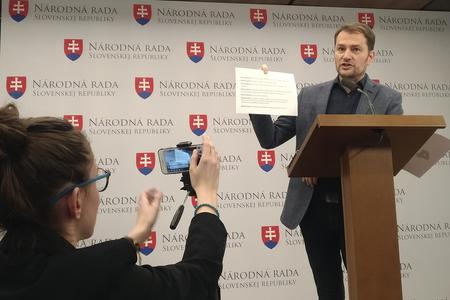 Igor Matovič showed some of the text messages at the March 28 press conference.