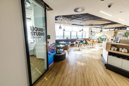 People can also relax in a café.