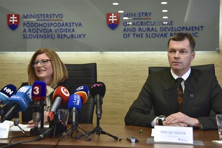 Agriculture Minister Gabriela Matečná (l) and Lesy SR head Marian Staník (r)