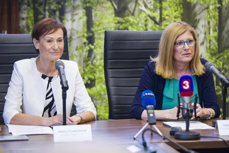 UGKK chair Mária Frindrichová and Agriculture Minister Gabriela Matečná, from left. 