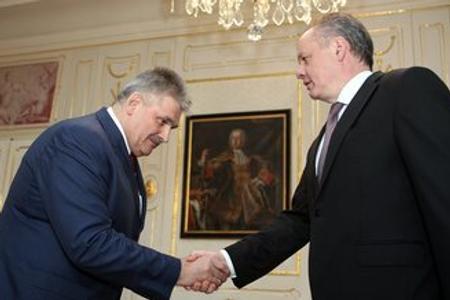 Labour Minister Ján Richter met with President Andrej Kiska on the creches law.