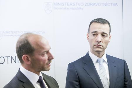 VšZP head Miroslav Kočan (l) and Health Minister Tomáš Drucker (r)
