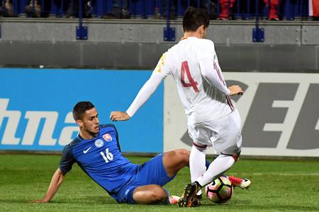 Hancko (L) in the U21 Slovak team. 