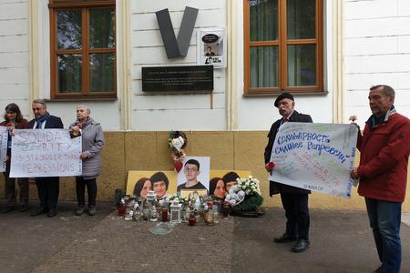 Members of the EU-Russia Civil Society Forum paid tribute to Jan Kuciak and Martina Kusnirova in Bratislava, May 7, 2019. 