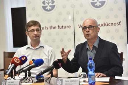 R-L: Vice-chair of Slovak Academy of Sciences (SAS) Peter Samuely and SAS chemist and ERC grant laureate Ján Tkáč at a press briefing on August 16, 2018.  
