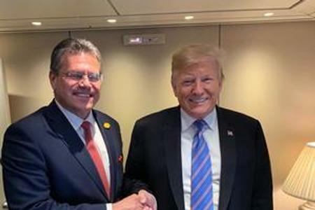 Maroš Šefčovič (left) and Donald Trump (right).