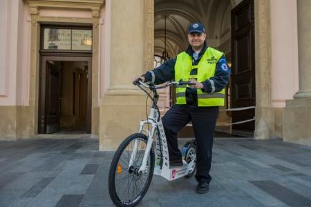 Municipal policemen get electric scooters in Bratislava