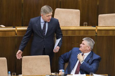 PM Robert Fico (L) with the Labour Minister Ján Richter facing a no-confidence vote he survived. 