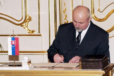 Despite bias, two judges to decide on Mečiar amnesties anyway