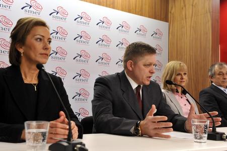 Oľga Algayerová (L) was the foreign minister of the "shadow cabinet" presented in 2011 by the chairman of (then opposition) Smer party, Robert Fico (2L). 