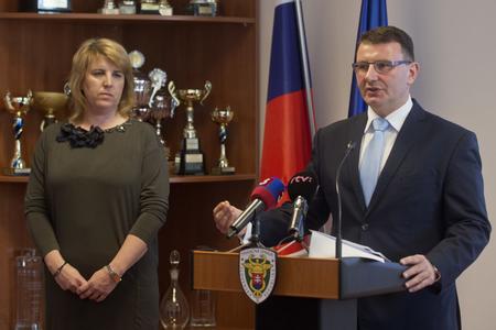 L-R New head of the Tax Administration Lenka Wittenbergerová with the outgoing one, František Imrecze.
