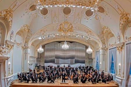 Slovak Philharmonics with James Judd in the Reduta building.