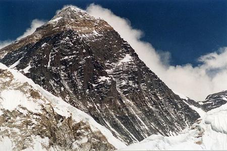 HZDS flag flies from Everest summit