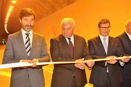 L-R: Žilina Region Governor Juraj Blanár, Transport Minister Árpád Érsek and EC representative to Slovakia, Dušan Chrenek, opening the D3 Svrčinovec-Skalité section on June 10.