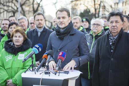OĽaNO almost as strong as Smer just before ban on polls kicks in