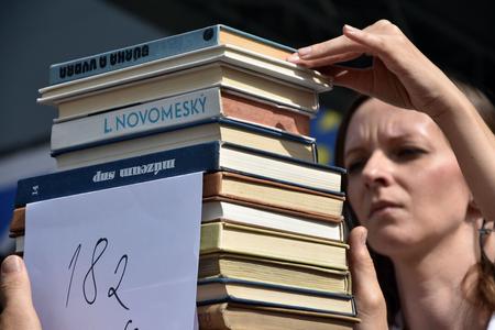 Slovaks prefer paper books to e-books.