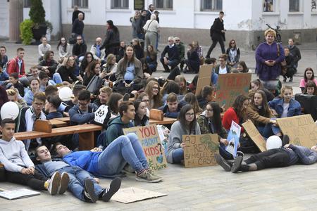 Students skip their classes and come to the Košice promenade to take part in the Fridays for Future protest on September 20, 2019. 