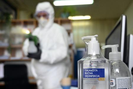 Producer of spirits modifies production: pure alcohol instead of vinegar