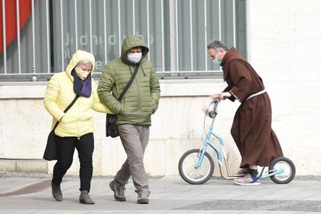 Wearing protective masks in public is obligatory in Slovakia as of Wednesday, March 25. 