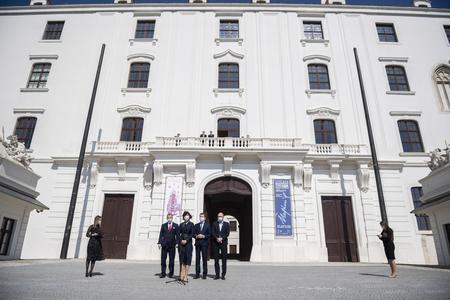 Coalition MPs came to sign the coalition agreement at Bratislava Castle.