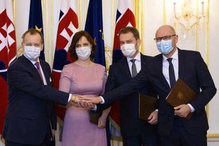 Four coalition leaders signed the coalition agreement on March 21. 