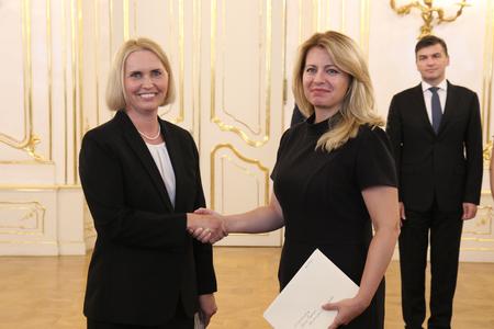 Slovak President Zuzana Čaputová (r) and new US Ambassador to Slovakia Bridget A. Brink.