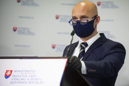 Education Minister Branislav Gröhling announced the traditional oral part of the maturita exam will not take place this year.