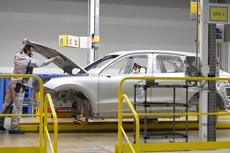 Bratislava Volkswagen plant launches three-shift operation in late May