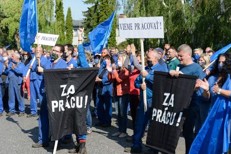 Gathering of Employees of SES Tlmače for keeping the employment.