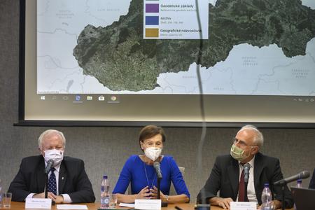 Right to left: Agriculture Minister Ján Mičovský, head of Agriculture Ministry and Geodesy, Cartography and Cadastre Authority Mária Frindrichová and state secretary of the ministry Martin Fecko presenting new maps.