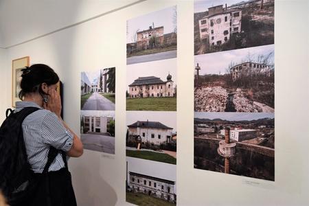 The exhibition, Mikuláš nejestwuje, curated by Slovak writer Michal Hvorecký recounts stories of the northern Slovakian town of Liptovský Mikuláš.
