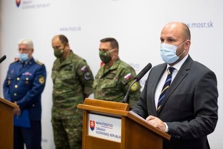 Defence Minister Jaroslav Naď presenting conclusions of the investigation.