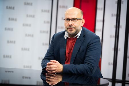 Gynaecologist Jozef Záhumenský sits in with Sme daily presenter Zuzana Hanzelová, on October 31, to talk about the Slovak National Party's measures to dissuade women from abortion