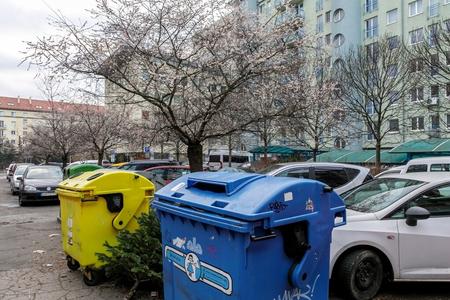 Collection of separated waste for family houses will change.