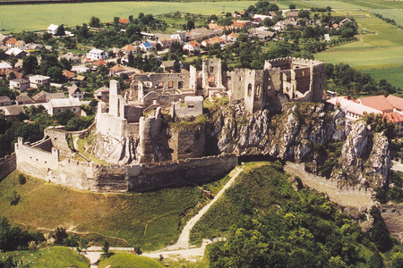 Beckov Castle: Cliff ruins
